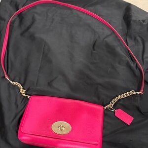 Coach- Elegant Pink Leather Shoulder Bag
